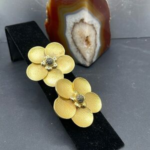 9.16.24_7 Vintage Jonette Jewelry Company Half dollar size Flower Clip Earrings